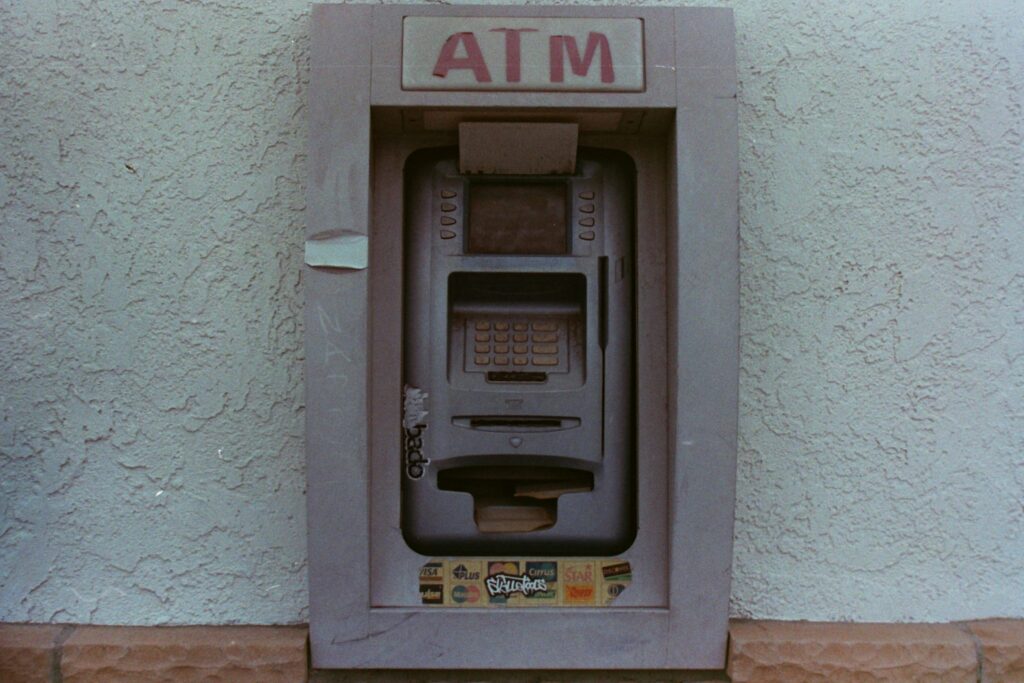 Print de tela com sinais de horário de aposta no Money Coming”